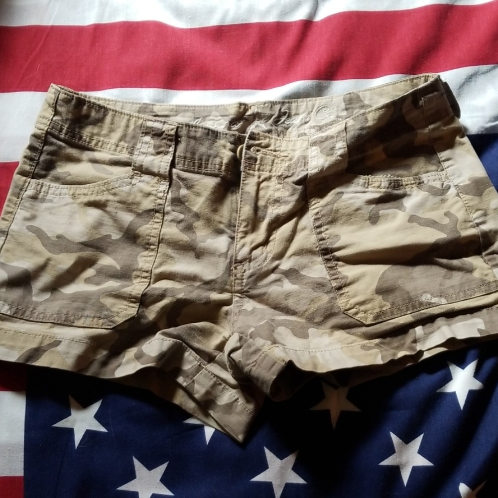 Arizona - camo short shorts